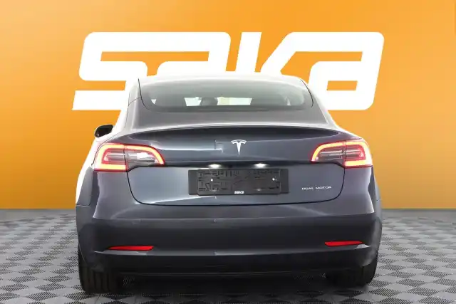 Harmaa Sedan, Tesla Model 3 – VAR-93660