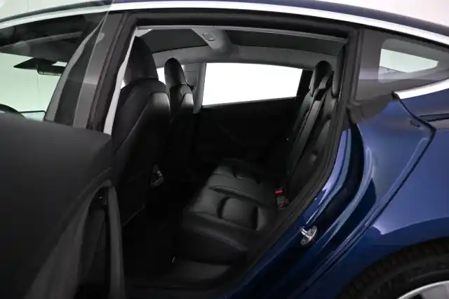 Sininen Sedan, Tesla Model 3 – VAR-93760