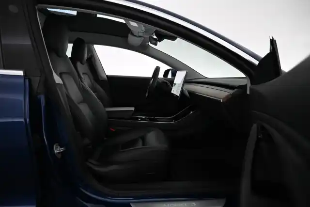 Sininen Sedan, Tesla Model 3 – VAR-93760