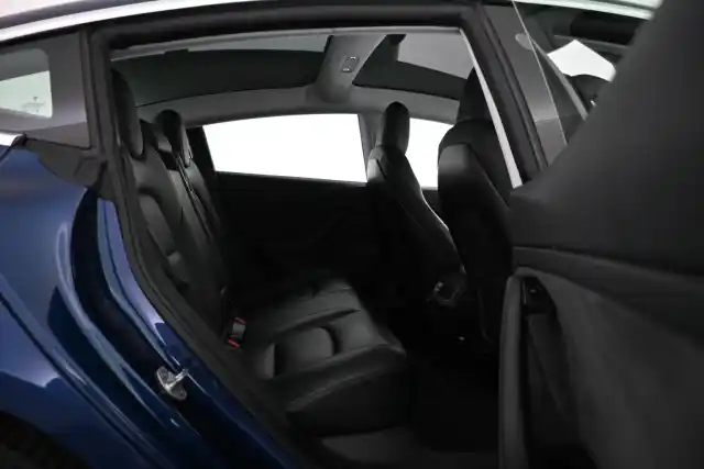 Sininen Sedan, Tesla Model 3 – VAR-93760
