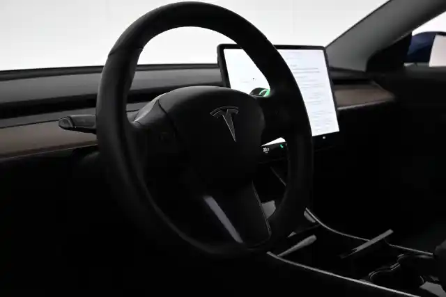 Sininen Sedan, Tesla Model 3 – VAR-93760
