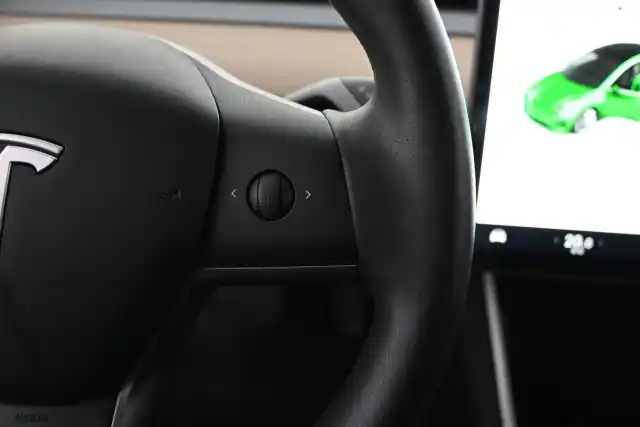 Sininen Sedan, Tesla Model 3 – VAR-93760