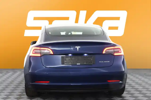 Sininen Sedan, Tesla Model 3 – VAR-93760