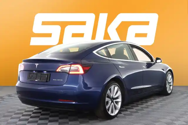 Sininen Sedan, Tesla Model 3 – VAR-93760
