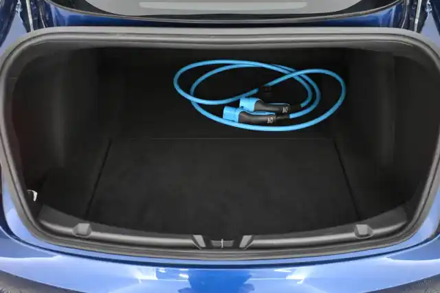 Sininen Sedan, Tesla Model 3 – VAR-93760