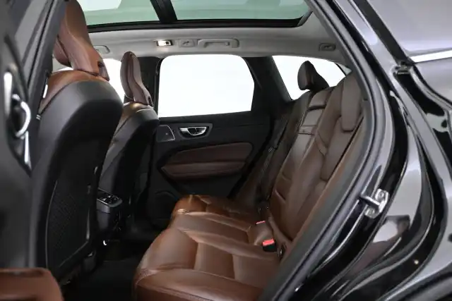 Musta Maastoauto, Volvo XC60 – VAR-93777