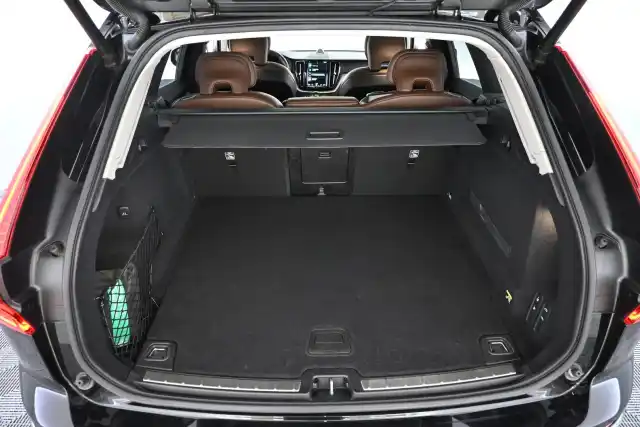 Musta Maastoauto, Volvo XC60 – VAR-93777