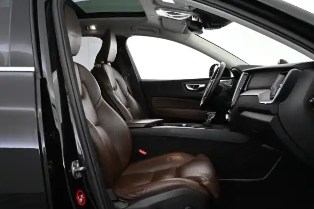 Musta Maastoauto, Volvo XC60 – VAR-93777