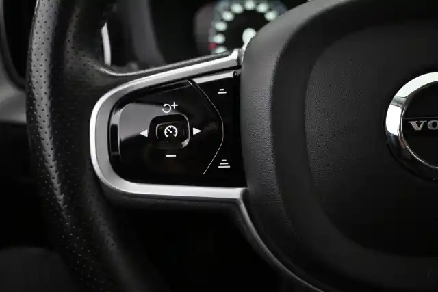 Musta Maastoauto, Volvo XC60 – VAR-93777