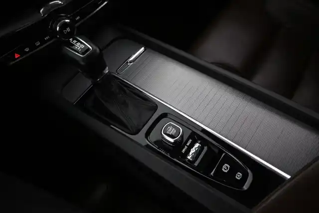 Musta Maastoauto, Volvo XC60 – VAR-93777