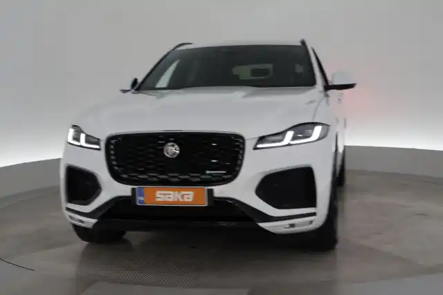 Valkoinen Maastoauto, Jaguar F-PACE – VAR-93783