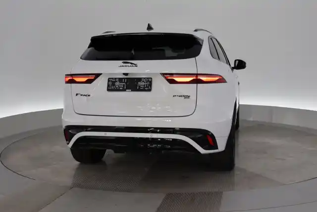 Valkoinen Maastoauto, Jaguar F-PACE – VAR-93783