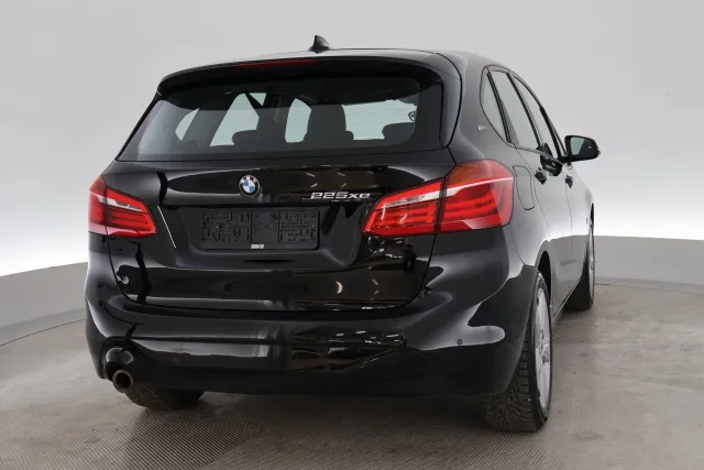 Musta Tila-auto, BMW 225 – VAR-94182