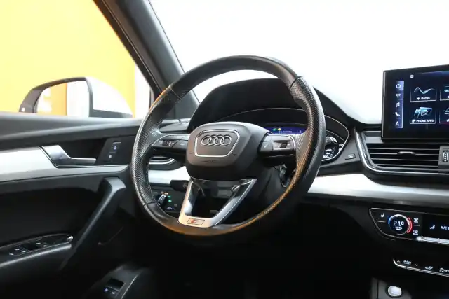 Valkoinen Maastoauto, Audi Q5 – VAR-94184