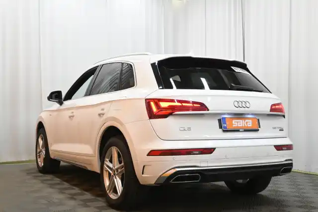 Valkoinen Maastoauto, Audi Q5 – VAR-94184