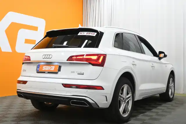 Valkoinen Maastoauto, Audi Q5 – VAR-94184