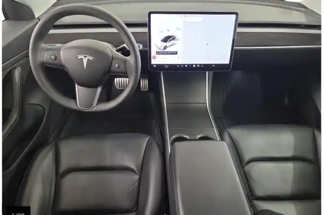 Valkoinen Sedan, Tesla Model 3 – VAR-94378