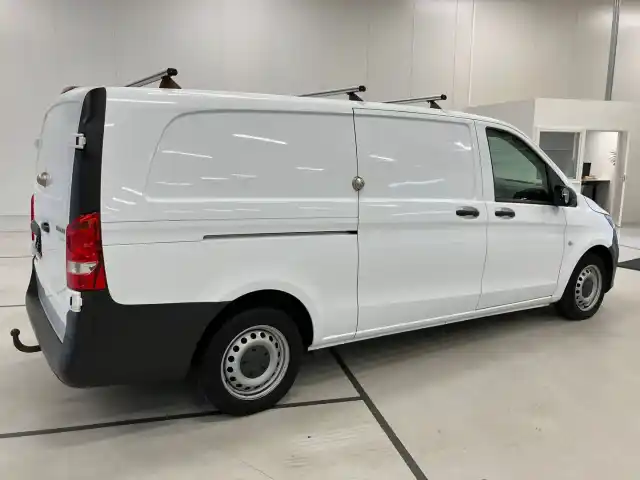 Valkoinen Pakettiauto, Mercedes-Benz Vito – VAR-94563