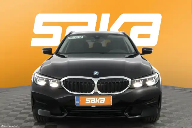 Musta Farmari, BMW 330 – VAR-94847