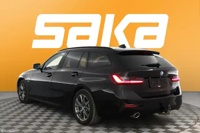Musta Farmari, BMW 330 – VAR-94847
