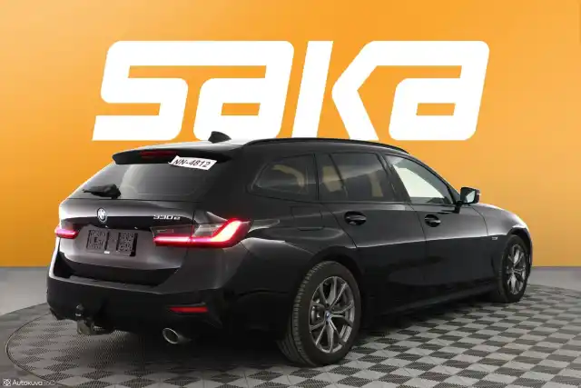 Musta Farmari, BMW 330 – VAR-94847