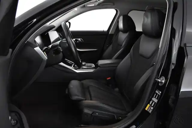 Musta Farmari, BMW 330 – VAR-94847