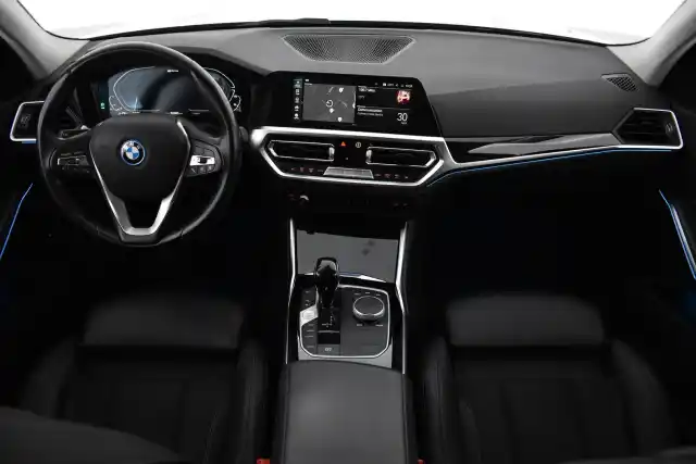 Musta Farmari, BMW 330 – VAR-94847