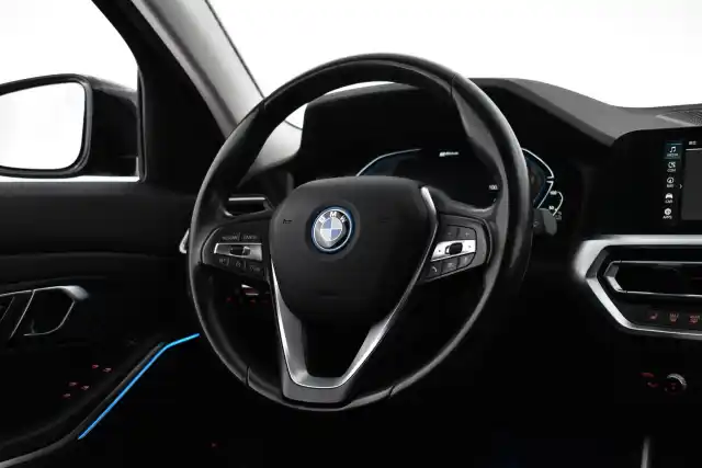 Musta Farmari, BMW 330 – VAR-94847