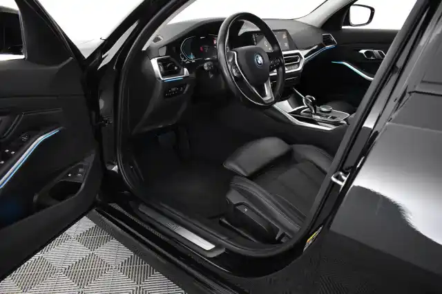 Musta Farmari, BMW 330 – VAR-94847