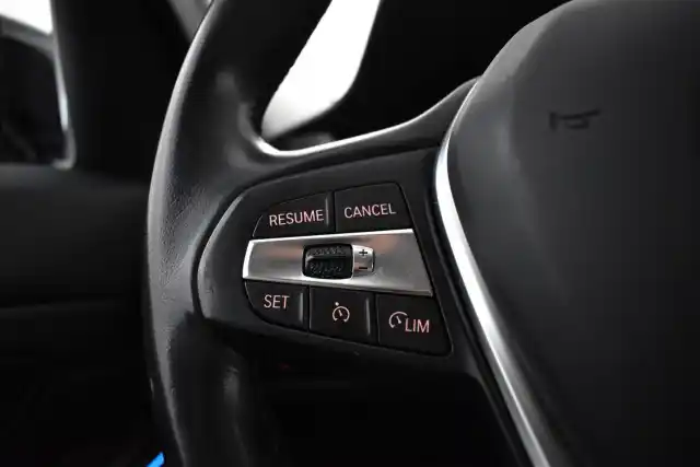 Musta Farmari, BMW 330 – VAR-94847