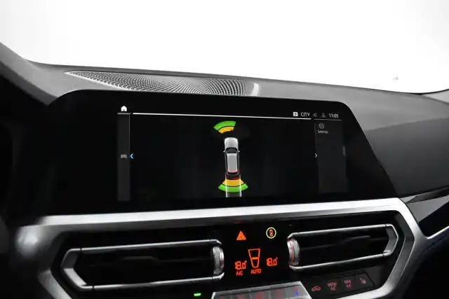 Musta Farmari, BMW 330 – VAR-94847