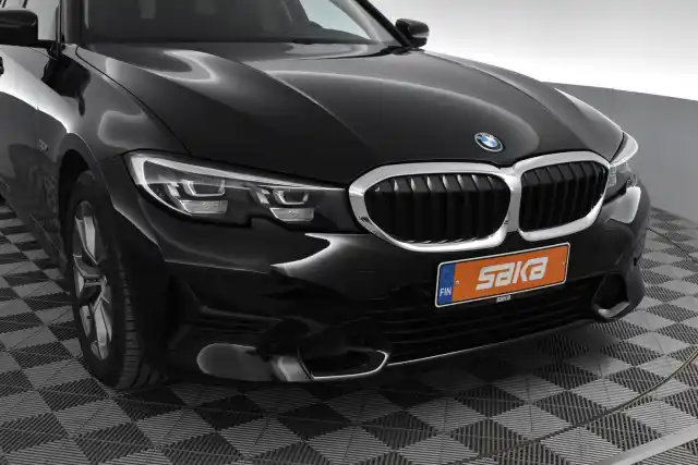 Musta Farmari, BMW 330 – VAR-94847