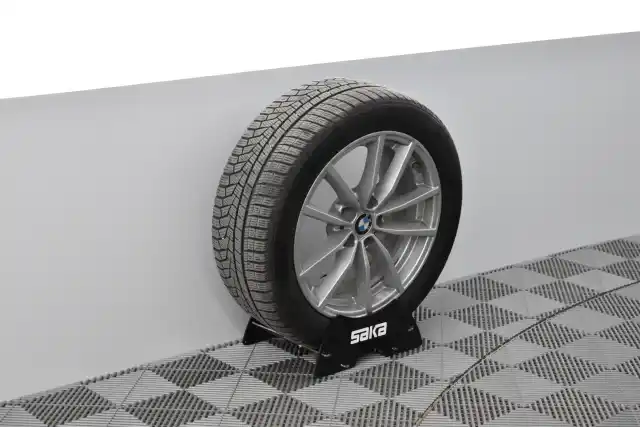 Musta Farmari, BMW 330 – VAR-94847