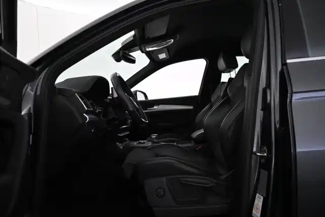 Harmaa Maastoauto, Audi Q5 – VAR-94922