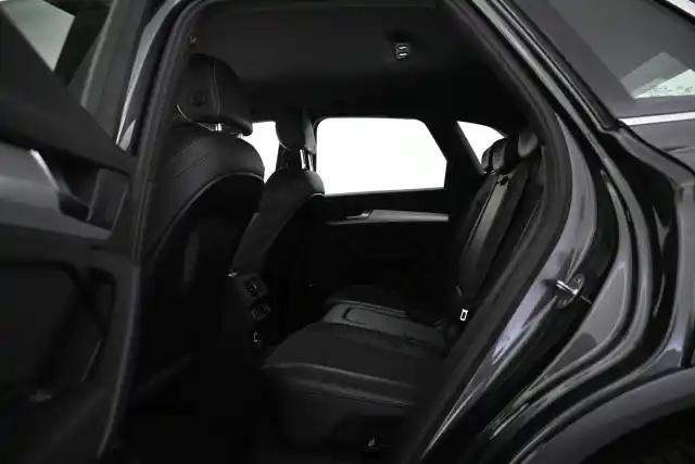 Harmaa Maastoauto, Audi Q5 – VAR-94922