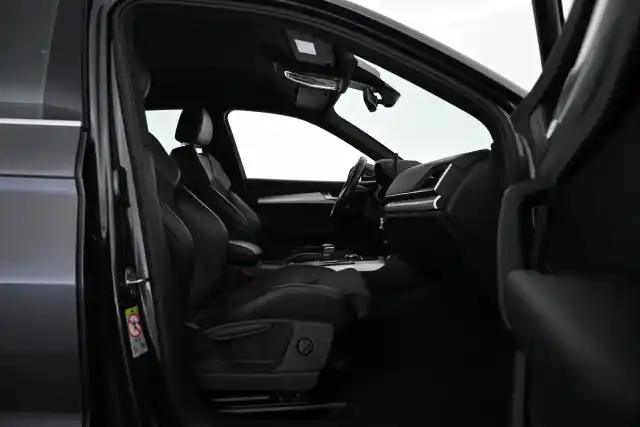 Harmaa Maastoauto, Audi Q5 – VAR-94922