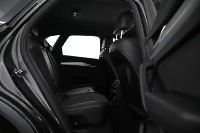 Harmaa Maastoauto, Audi Q5 – VAR-94922