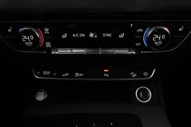Harmaa Maastoauto, Audi Q5 – VAR-94922