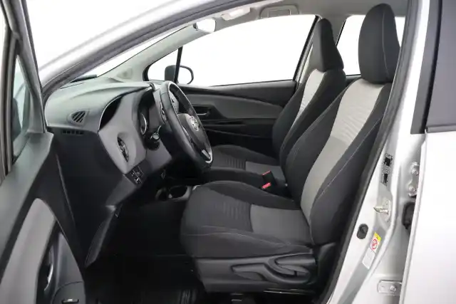 Harmaa Viistoperä, Toyota Yaris – VAR-94963