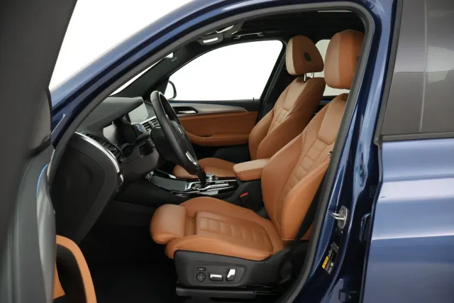 Sininen Maastoauto, BMW iX3 – VAR-95058
