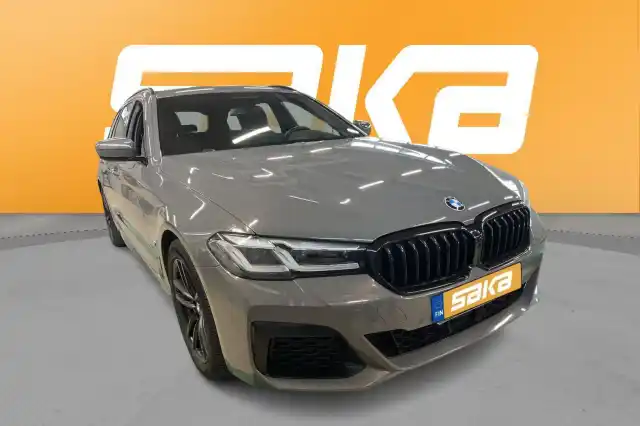 Harmaa Farmari, BMW 530 – VAR-95597