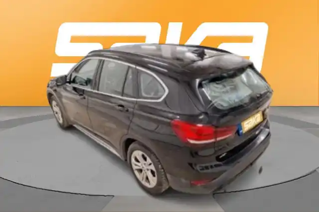 Musta Maastoauto, BMW X1 – VAR-96050