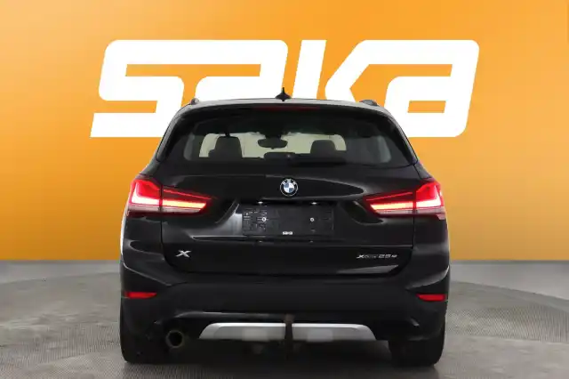 Musta Maastoauto, BMW X1 – VAR-96050