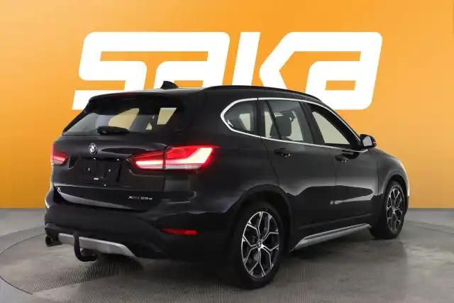 Musta Maastoauto, BMW X1 – VAR-96050