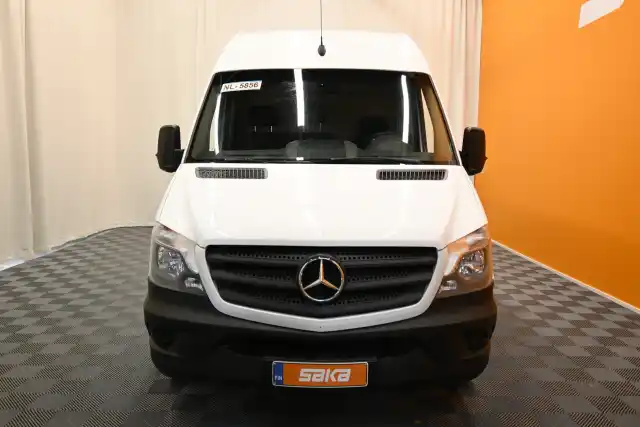 Valkoinen Pakettiauto, Mercedes-Benz Sprinter – VAR-96270