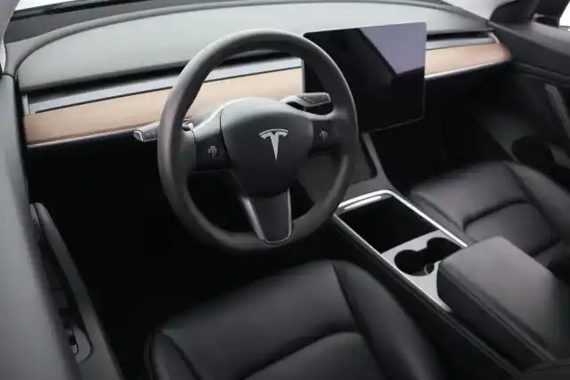 Musta Sedan, Tesla Model 3 – VAR-96331