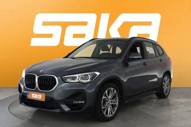 Harmaa Maastoauto, BMW X1 – VAR-96401