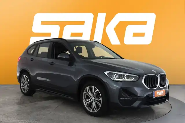 Harmaa Maastoauto, BMW X1 – VAR-96401