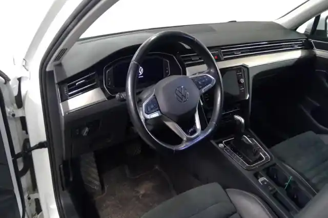 Valkoinen Farmari, Volkswagen Passat – VAR-96645