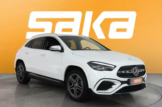 Valkoinen Maastoauto, Mercedes-Benz GLA – VAR-96749